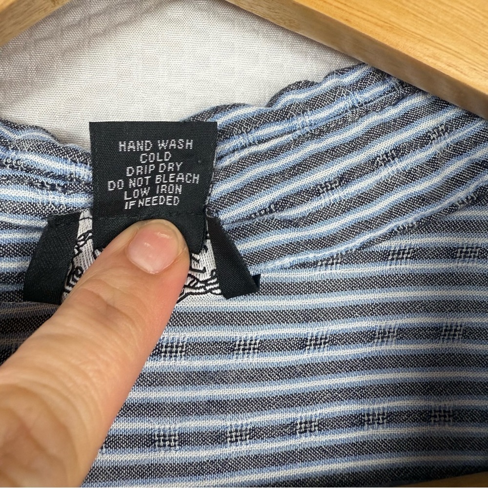 Angie Blue and White Casual Button Down Shirt Size Large - Picture 5 of 9